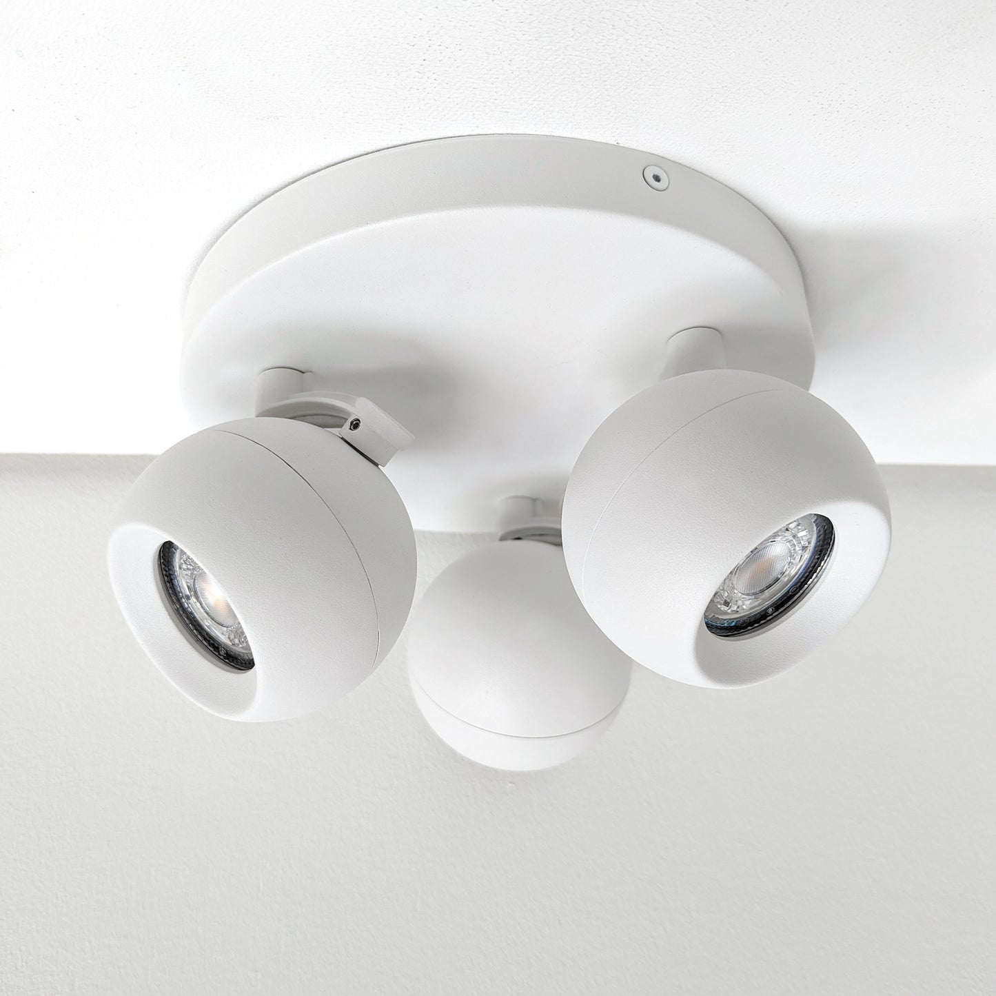 3 Light White Orb Spotlight
