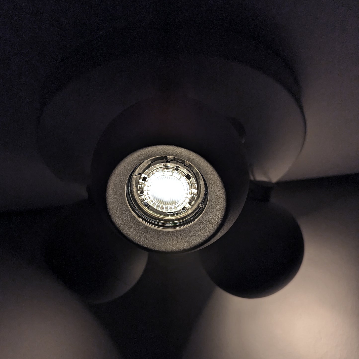3 Light White Orb Spotlight