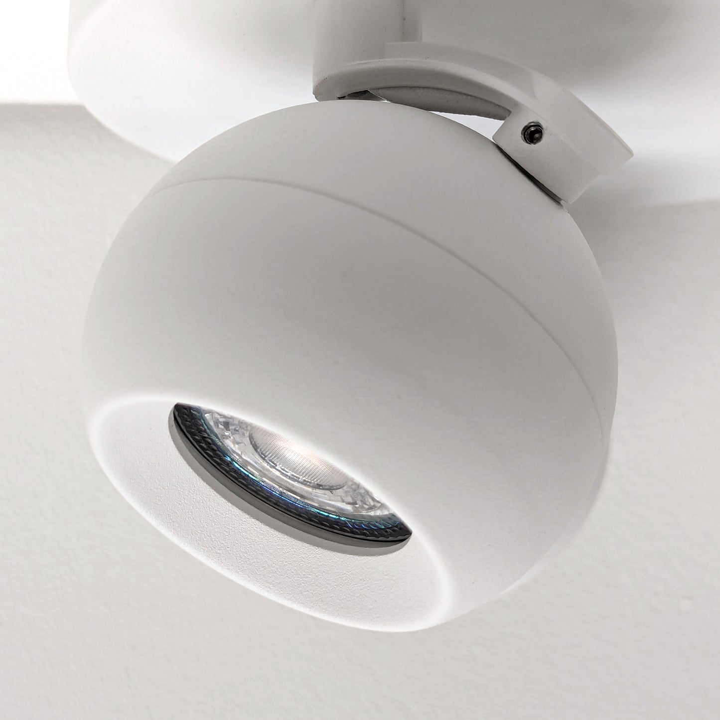 3 Light White Orb Spotlight