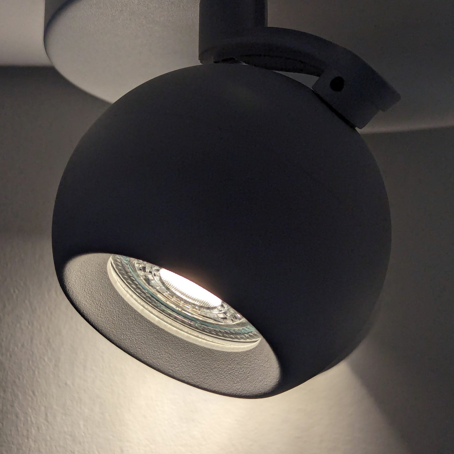 3 Light White Orb Spotlight