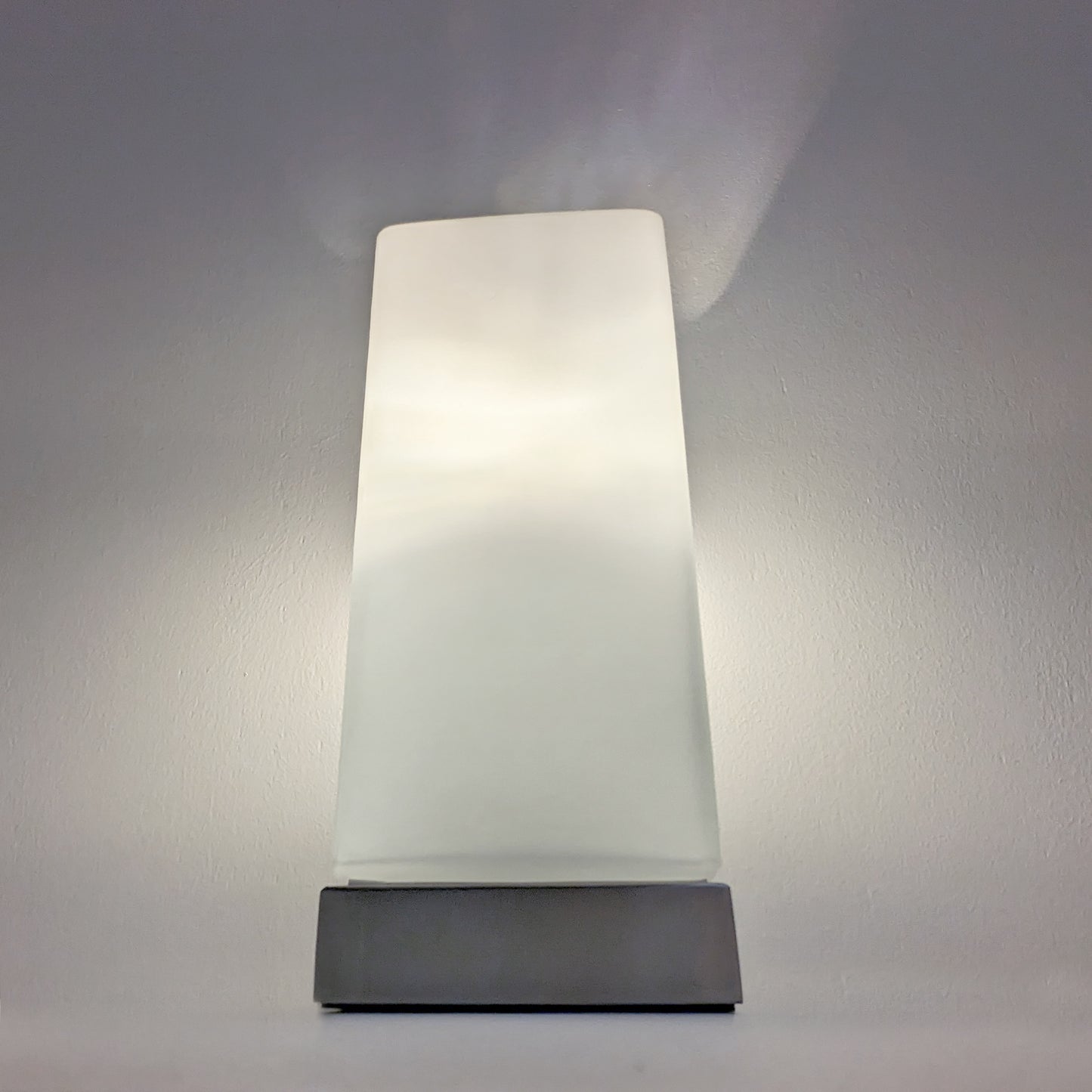 Cuboid table lamp