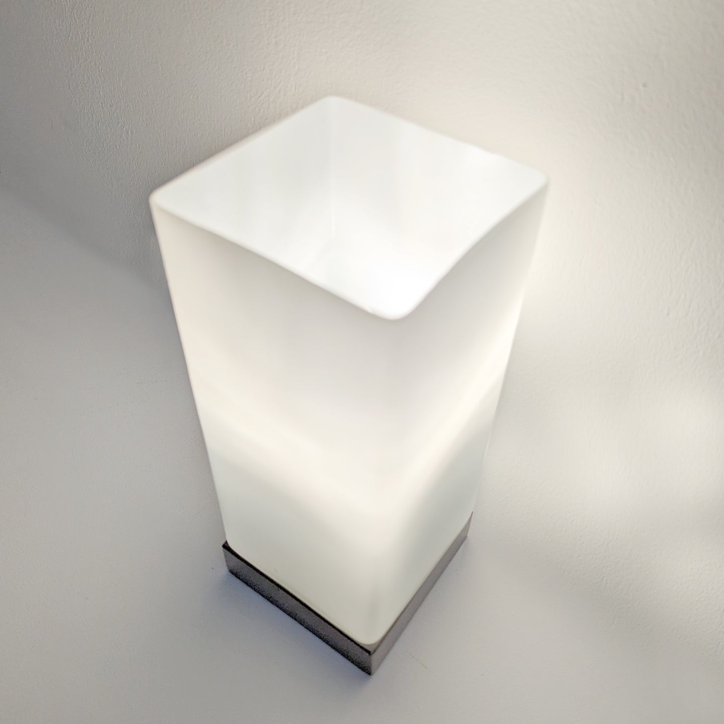 Cuboid table lamp