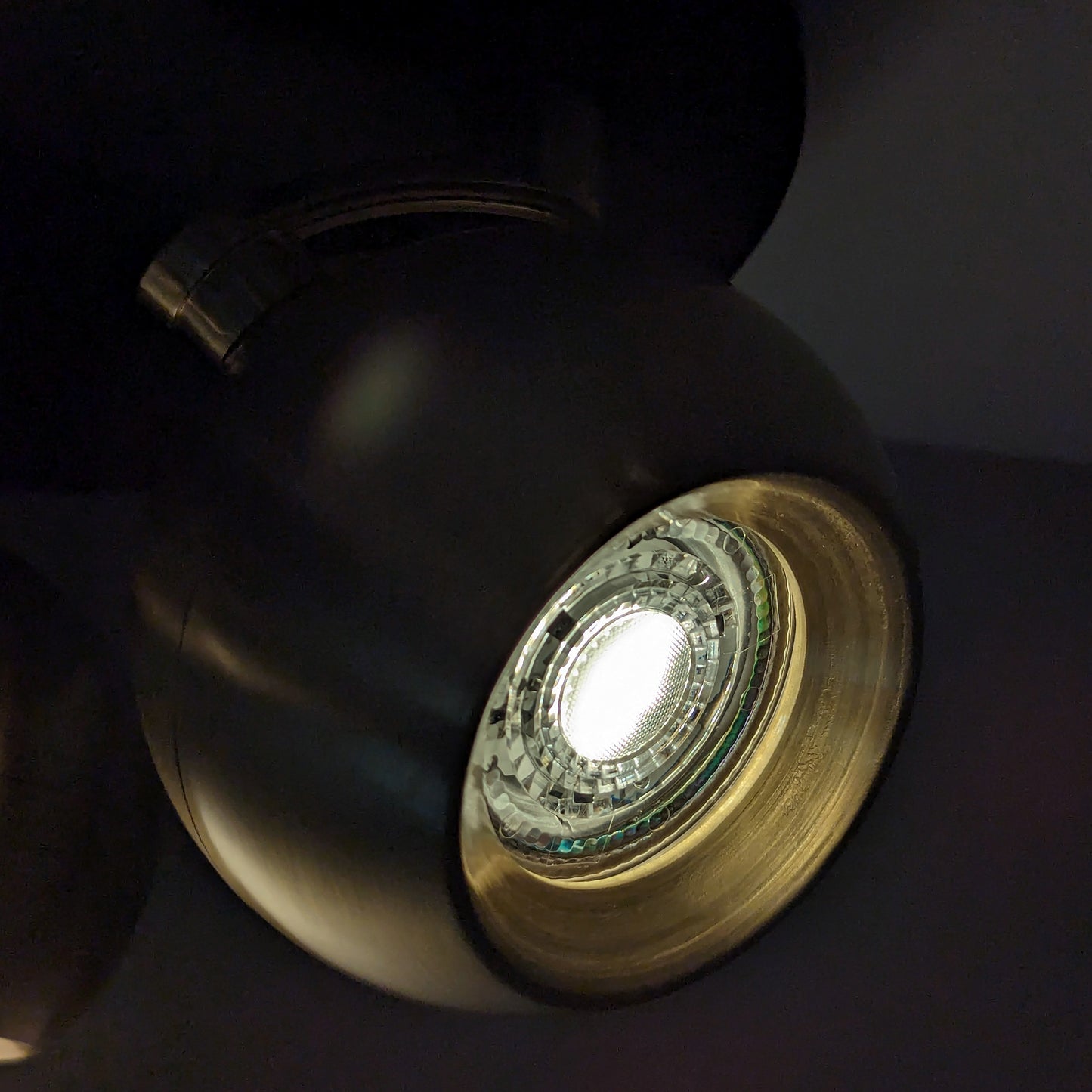 3 Light Orb Spotlight